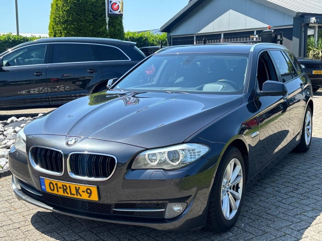 BMW 5 Serie Touring 523i High Executive 2011 Youngtimer Trek, Auto's, BMW, Euro 5, Achterwielaandrijving, Gebruikt, 2000 kg