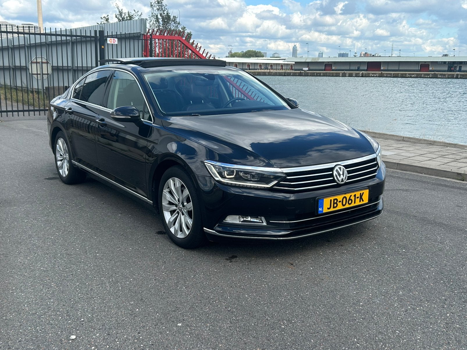 Volkswagen Passat 1.8 TSI 180 PK DSG AUT PANO LEDER  CAMERA, Auto's, Dealer onderhouden, 1380 kg, 1800 kg, Euro 6