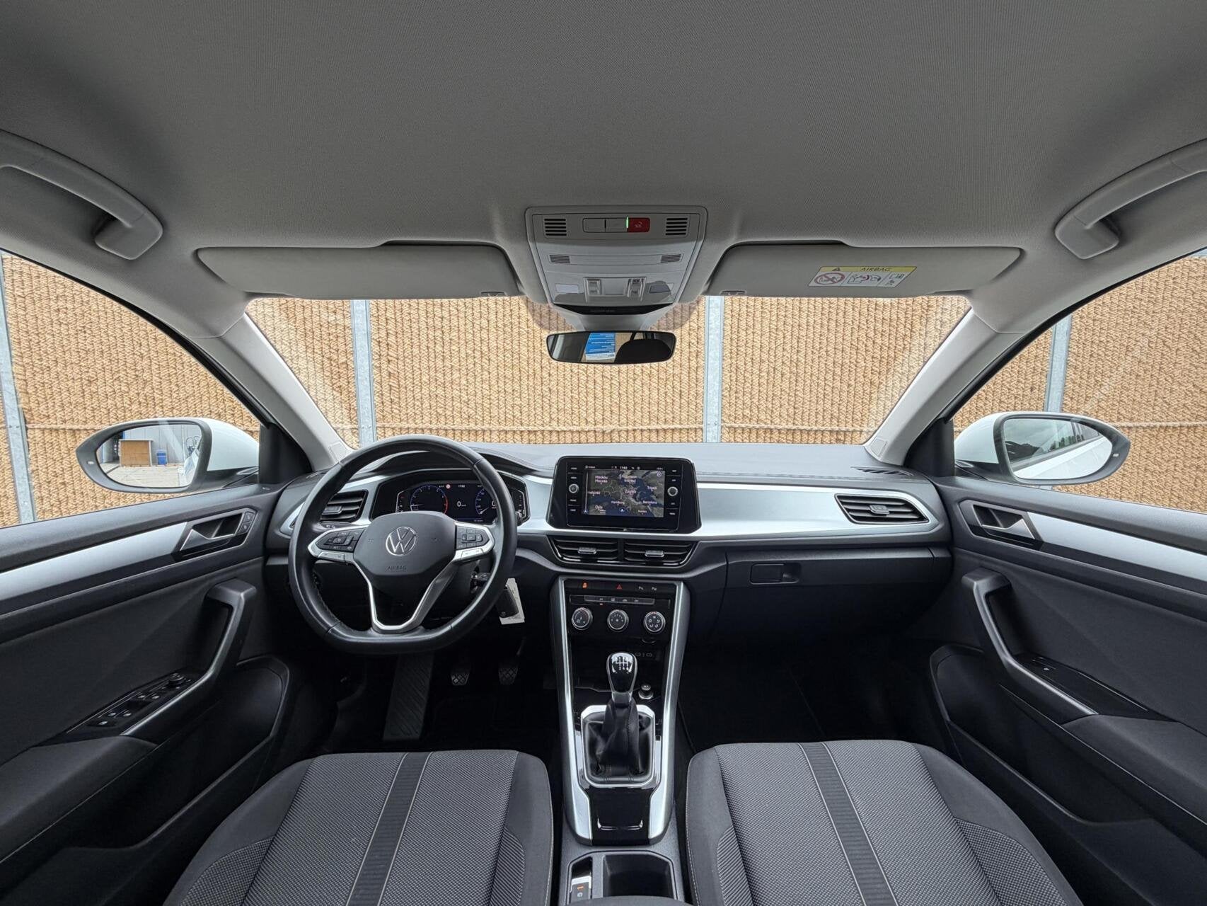 Volkswagen T-Roc 1.0 TSI Life 75 Edition Achteruitrijcamera, Auto's, Voorwielaandrijving, Gebruikt, Euro 6, Wit