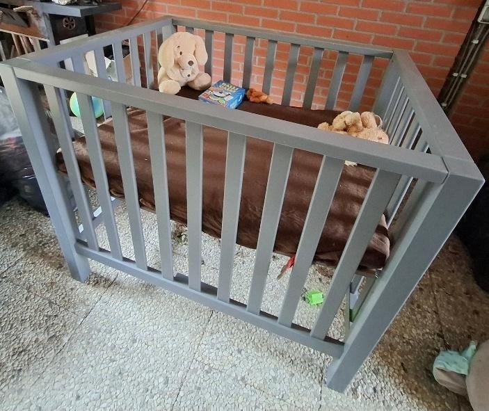 Babybed  antraciet, Kinderen en Baby's, Babywiegjes en Ledikanten, Ophalen, Zo goed als nieuw, Ledikant