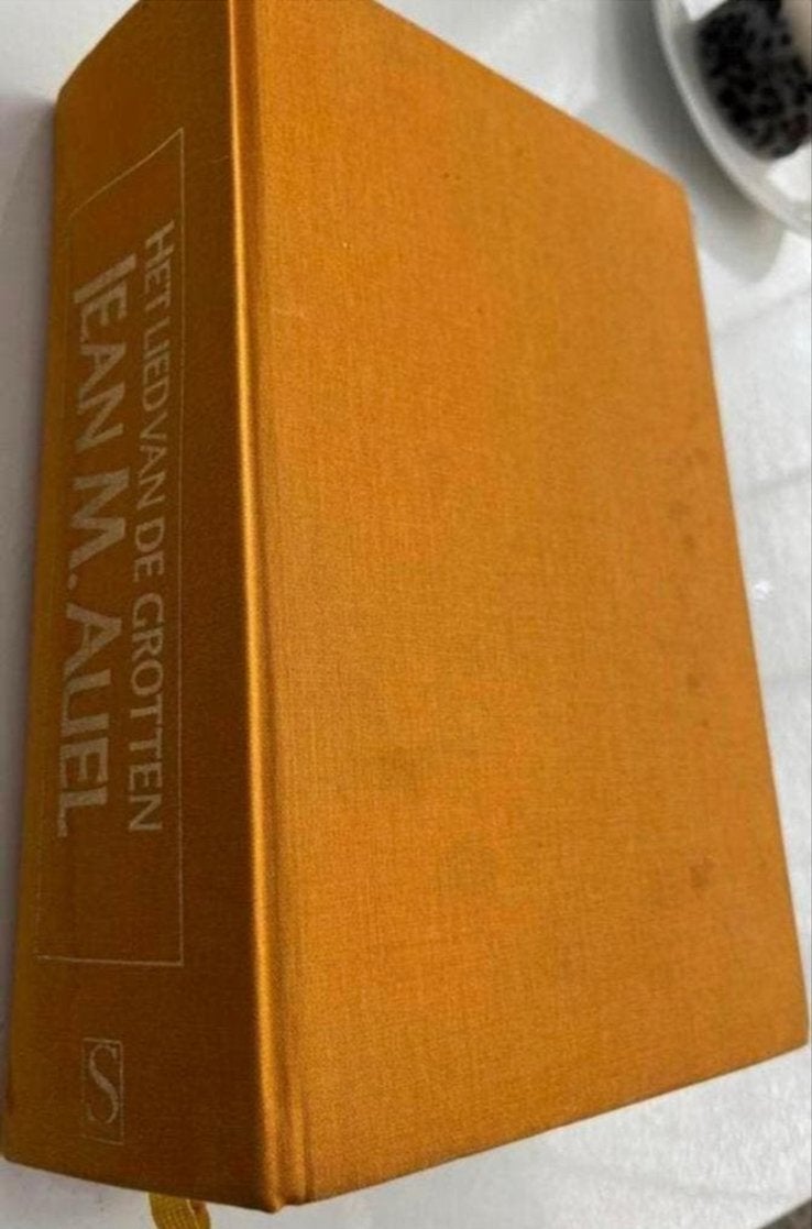 Het Lied van de Grotten - Jean M. Auel (De Aardkinderen 6), Ophalen of Verzenden, Gelezen