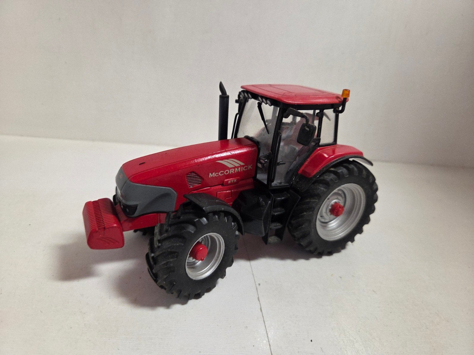 Universal Hobbies McCormick ZTX 1:32, ., Tractor of Landbouw, Ophalen of Verzenden, Zo goed als nieuw