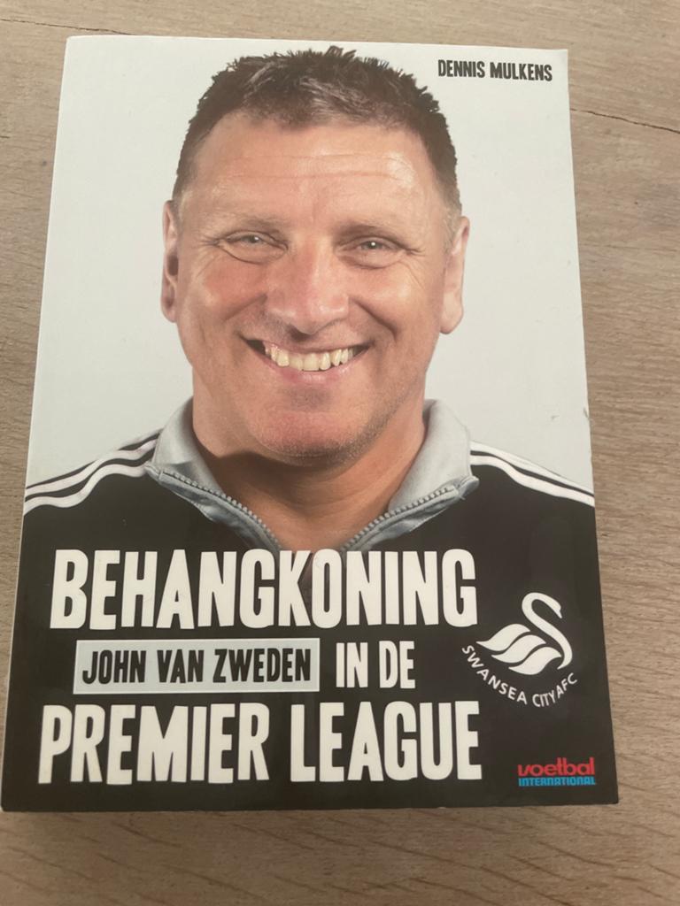 Behangkoning John van Zweden in de Premier League, Ophalen of Verzenden, Gelezen