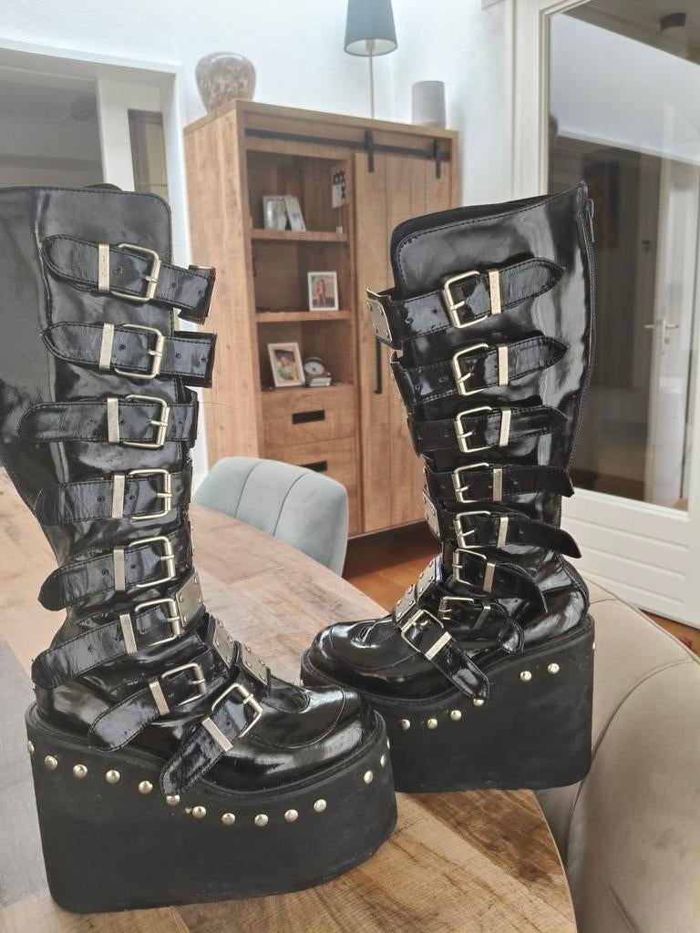 Demonia Plateau lak laarzen 38, Kleding | Dames, Schoenen, Ophalen of Verzenden, Zo goed als nieuw, Zwart, Hoge laarzen