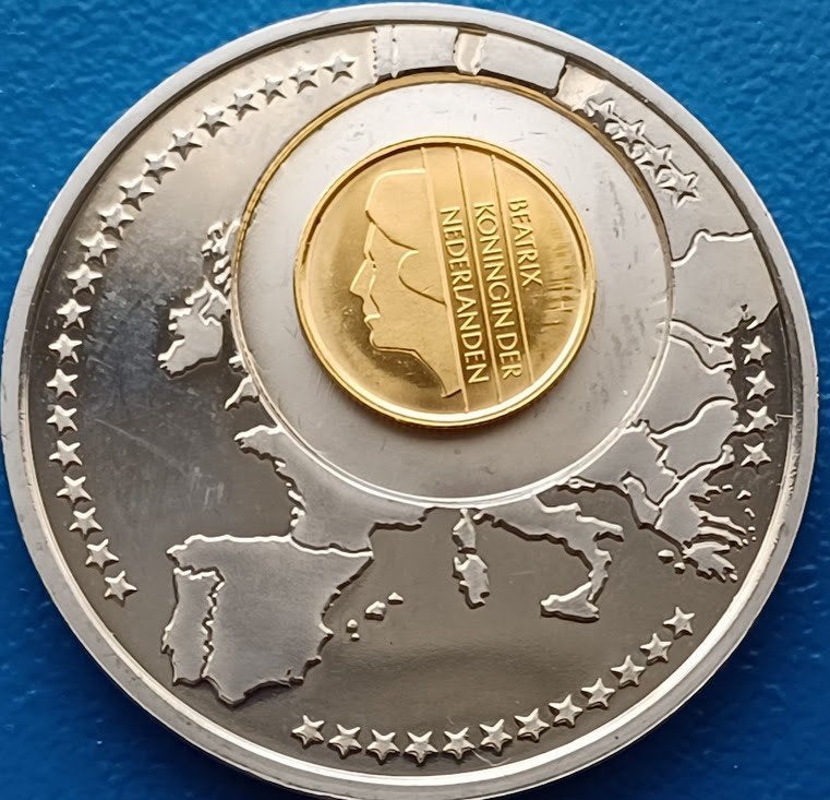 Penning Pecunia Nova Alteri Succedit Nederland 12,5 euro (b), Postzegels en Munten, Penningen en Medailles, Verzenden, Overige materialen