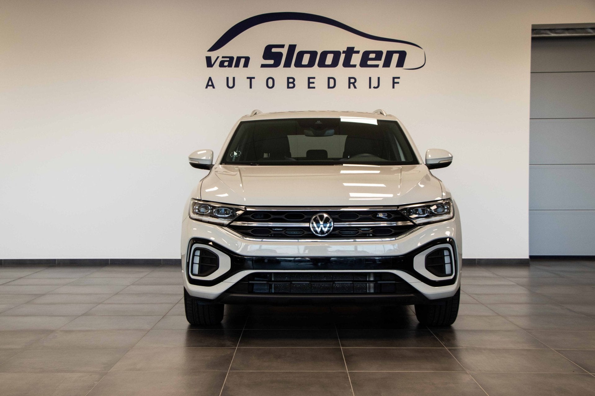 Volkswagen T-Roc 1.5TSi R-Line Edition|CArplay|AdapCruiseCon, Auto's, Volkswagen, Stof, Zwart, 151 pk, Bedrijf