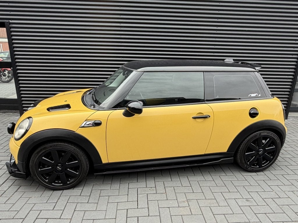 MINI 3-deurs 1.6 Cooper S| GEEL| JWC| 17"| GP LOOK| GECHIPT|, Auto's, Mini, Voorwielaandrijving, Stof, Gebruikt, 4 cilinders