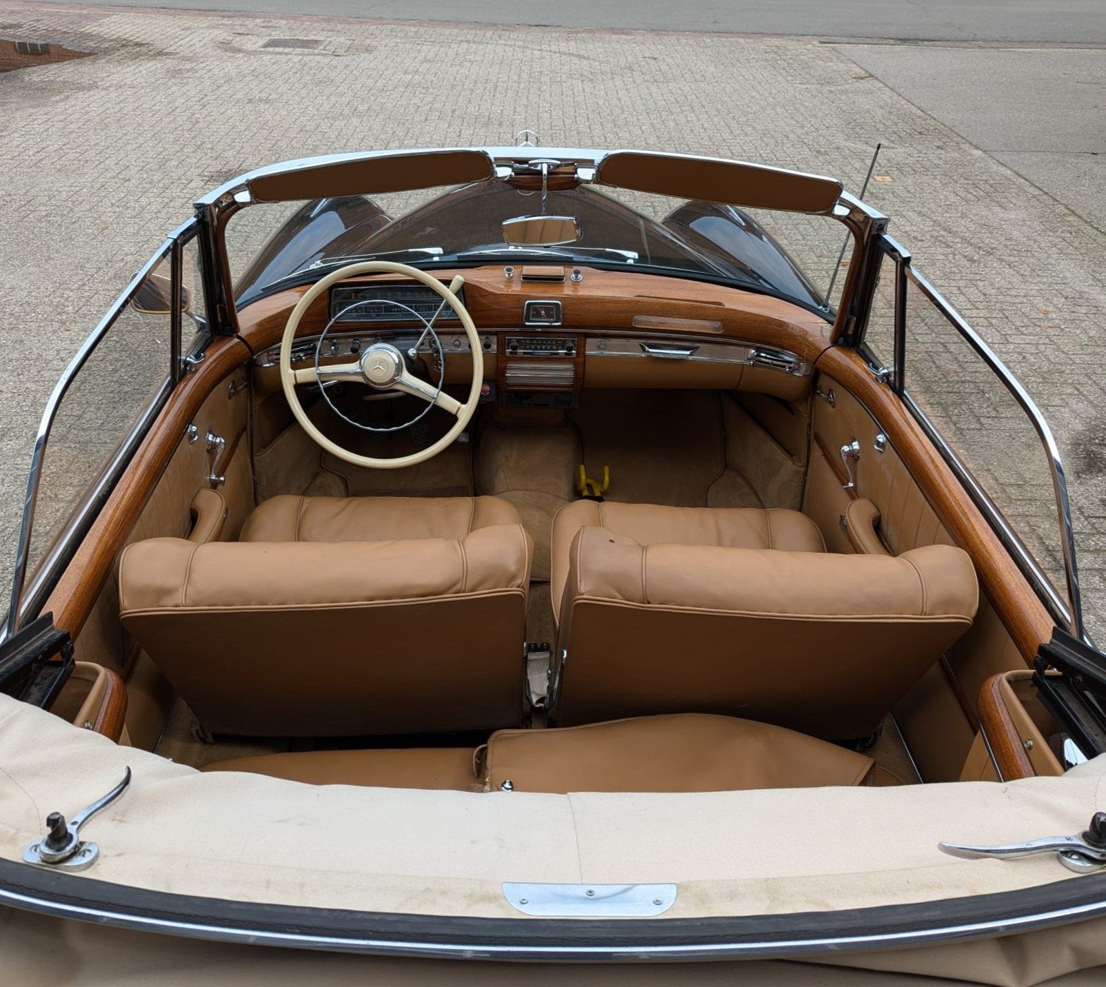 Mercedes 220 S Cabriolet, foto 5