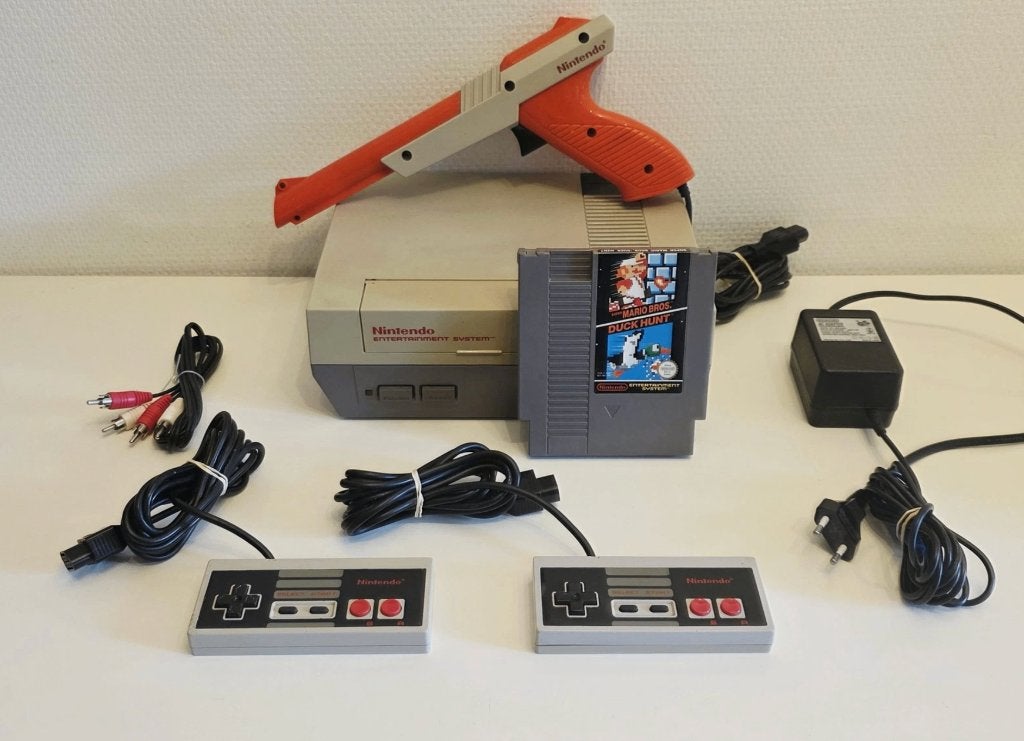 Nintendo NES Console | 2 Controllers | Zapper | Mario, Ophalen of Verzenden, Met 2 controllers