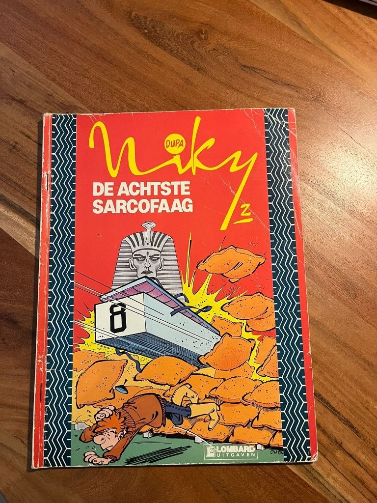Nicky 2 - De achtste sarcofaag - 1e druk sc, Eén stripboek, Ophalen of Verzenden, Zo goed als nieuw