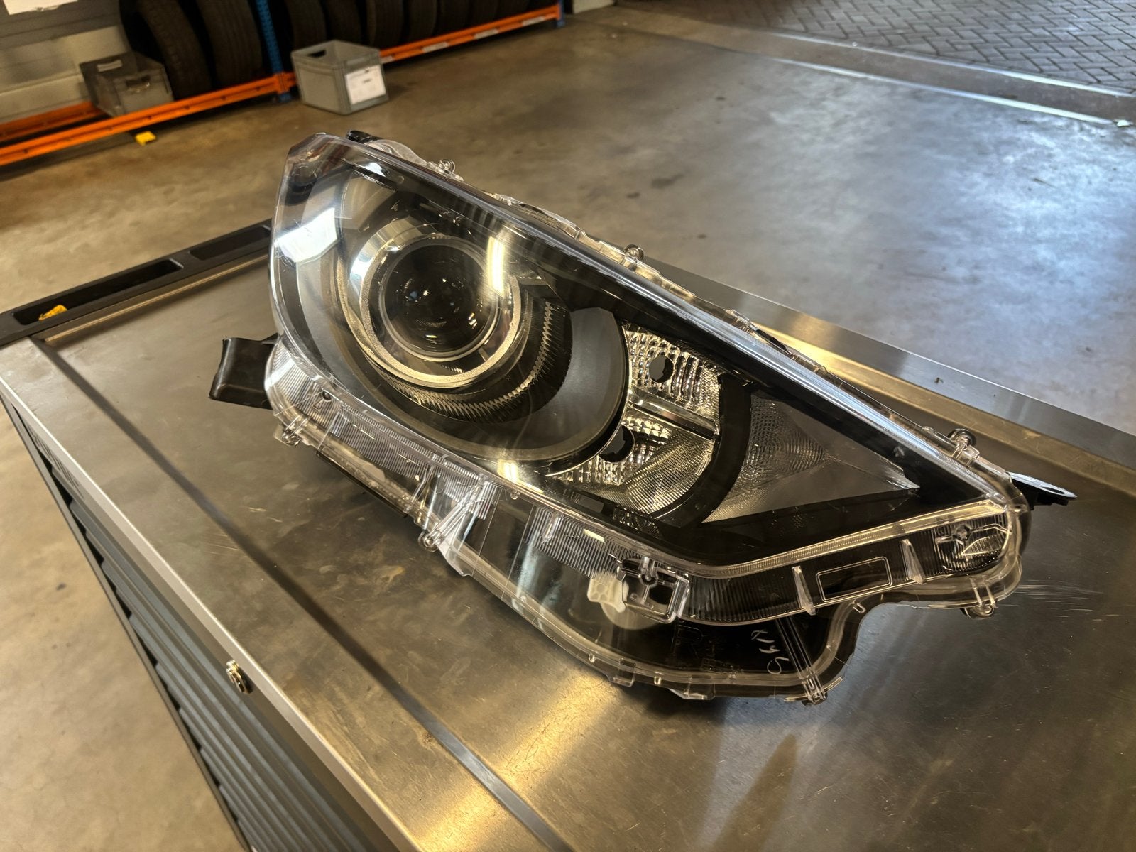 Rechtse Koplamp Mazda 2 / Toyota Yaris 1.5 Hybrid gebruikt, Ophalen of Verzenden, Gebruikt, Mazda