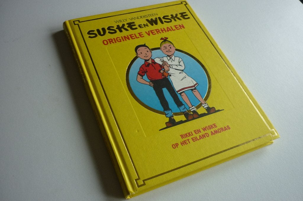 Suske en Wiske: Rikki en Wiske / op het Eiland Amoras, Boeken, Eén stripboek, Ophalen of Verzenden, Gelezen