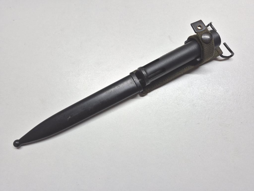 FAL bajonet met schede.
In nieuwstaat, Verzamelen, Ophalen of Verzenden, Landmacht, Mes of Dolk