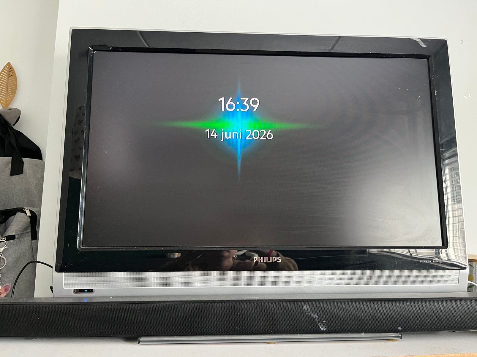 Tv Philips enkele beschadigingen zwarte rand, Ophalen of Verzenden, Gebruikt, Tv, Overige typen