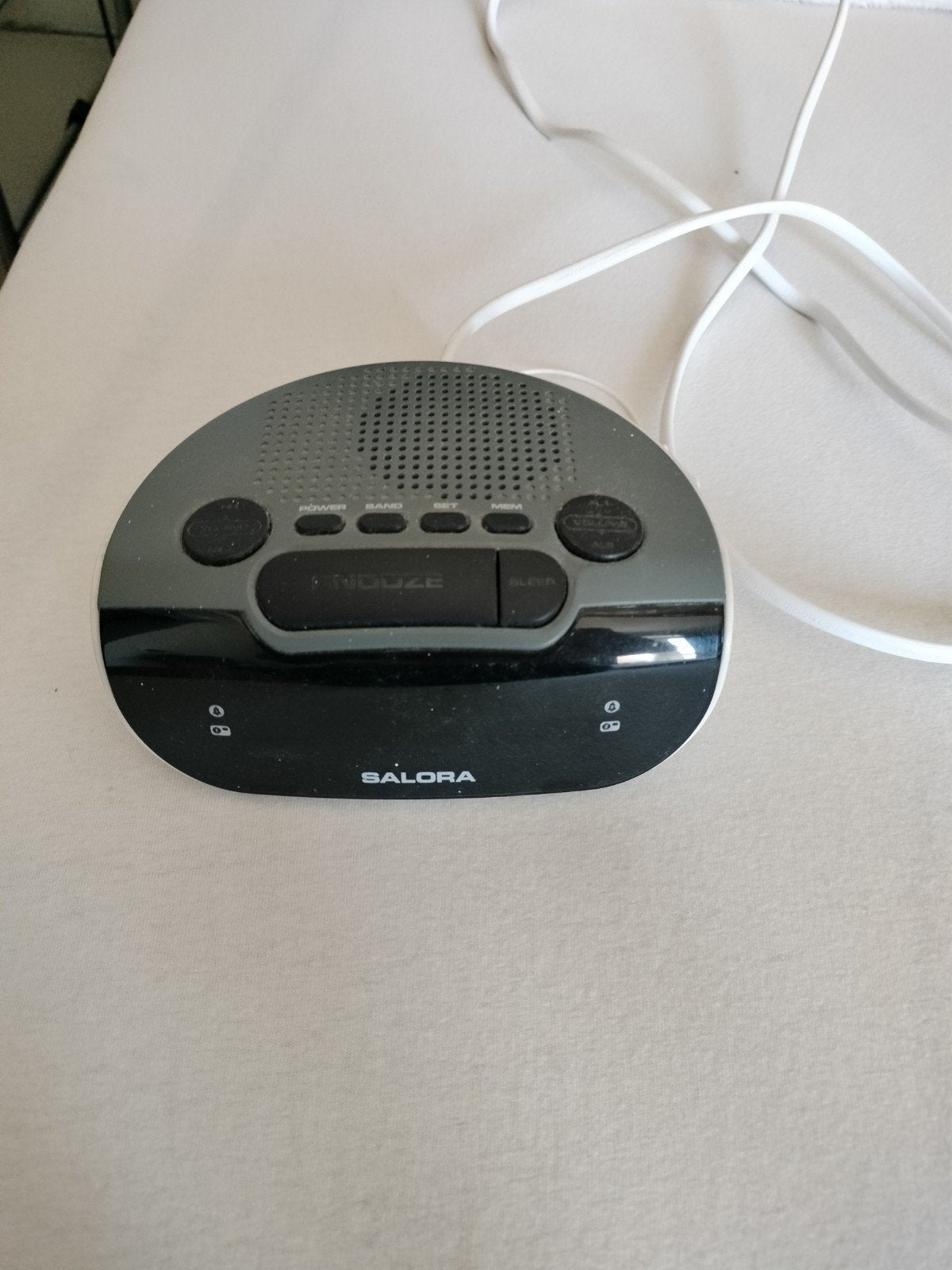 Salora wekkerradio - Compact en functioneel, Ophalen