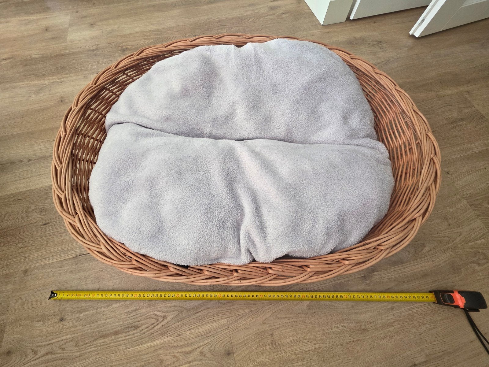 Mooie rieten hondenmand + bijpassend Flamingo kussen – 87 cm, Flamingo, Ophalen, Zo goed als nieuw, Hondenmand