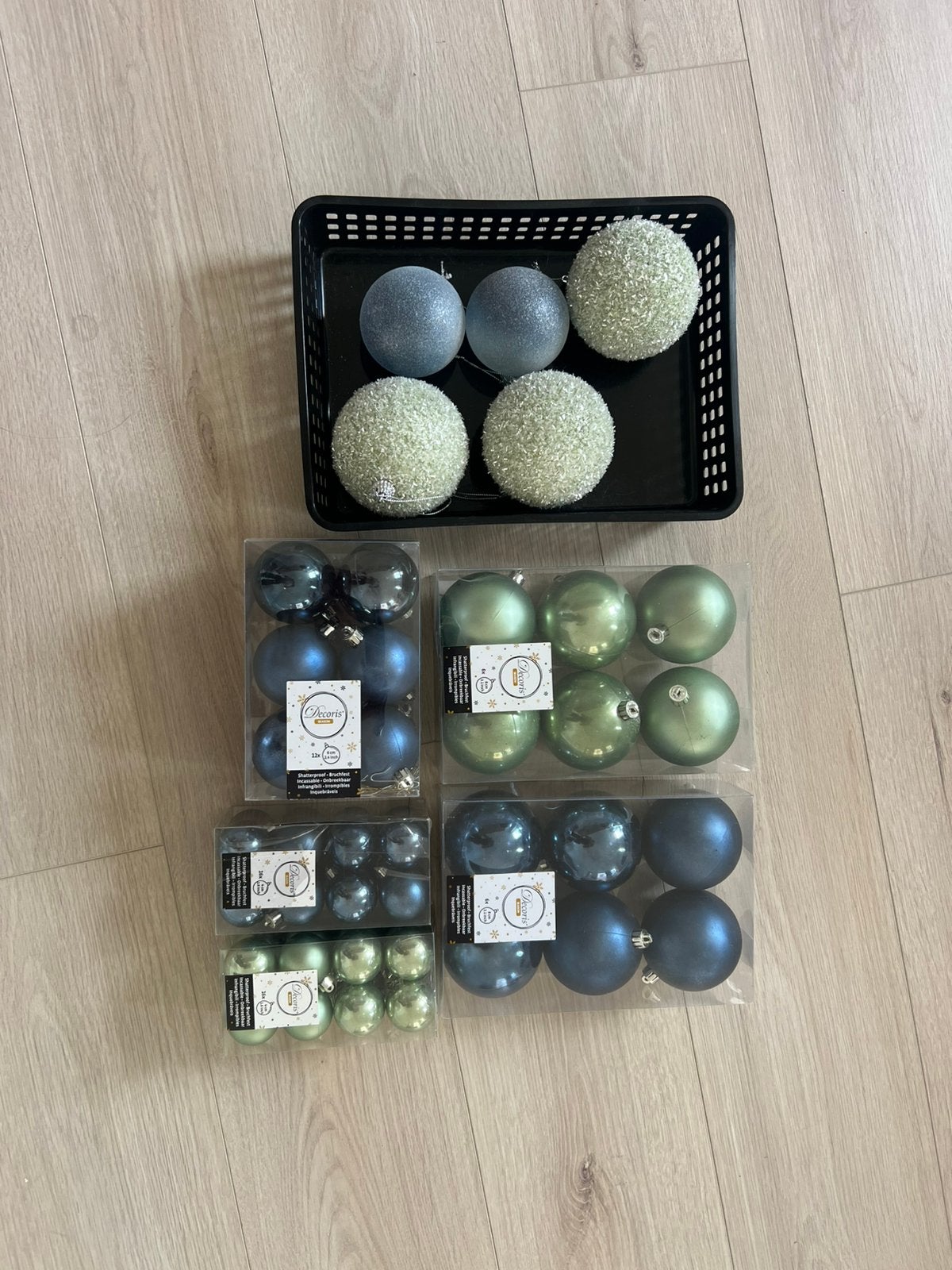 Kerstballen groen en blauw, Diversen, Kerst, Ophalen of Verzenden, Zo goed als nieuw