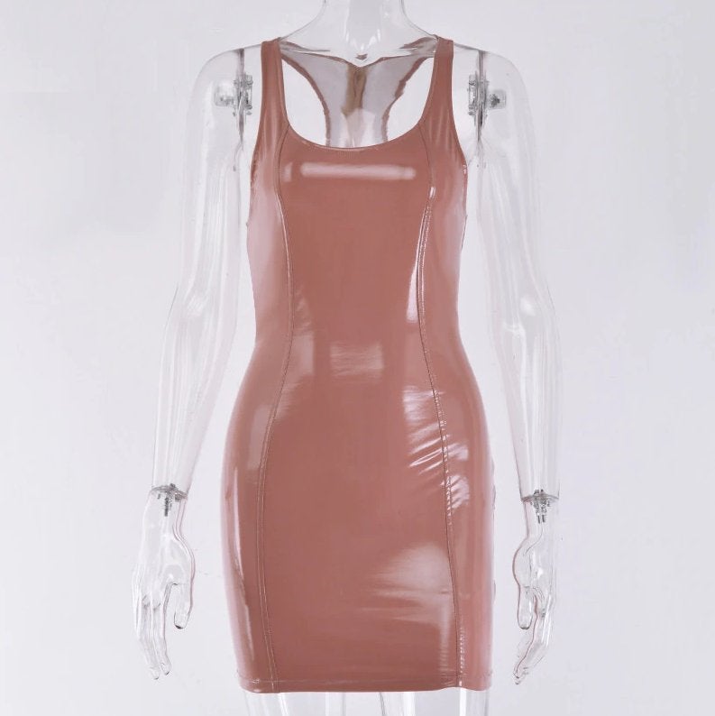 Beige leren jurk wetlook jurkje leer korte mini 34 36 38, Maat 38/40 (M), Verzenden, Beige, Nieuw