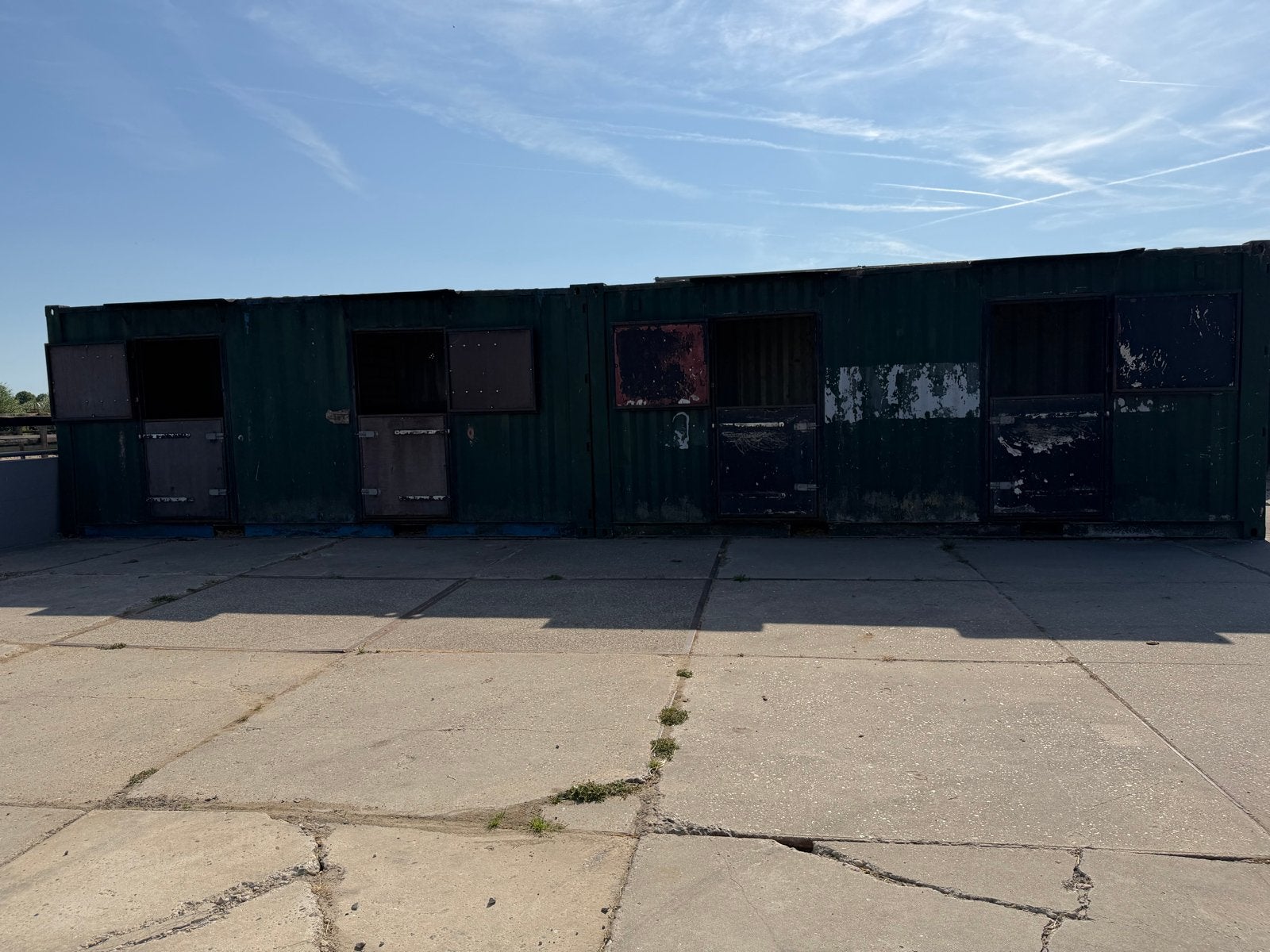 2 Paardenstallen / Containers 2,5 br 6 m lang, Ophalen