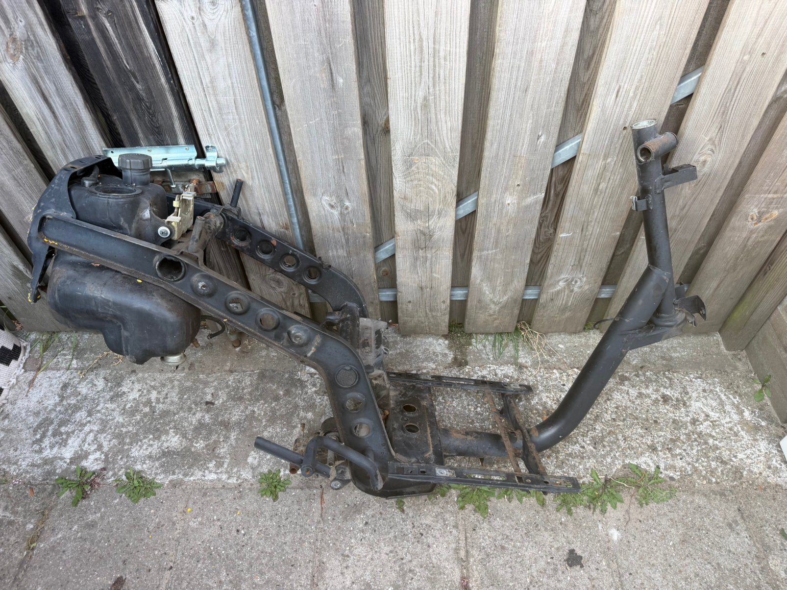 Piaggio skr 125cc frame duits 180cc, Ophalen of Verzenden
