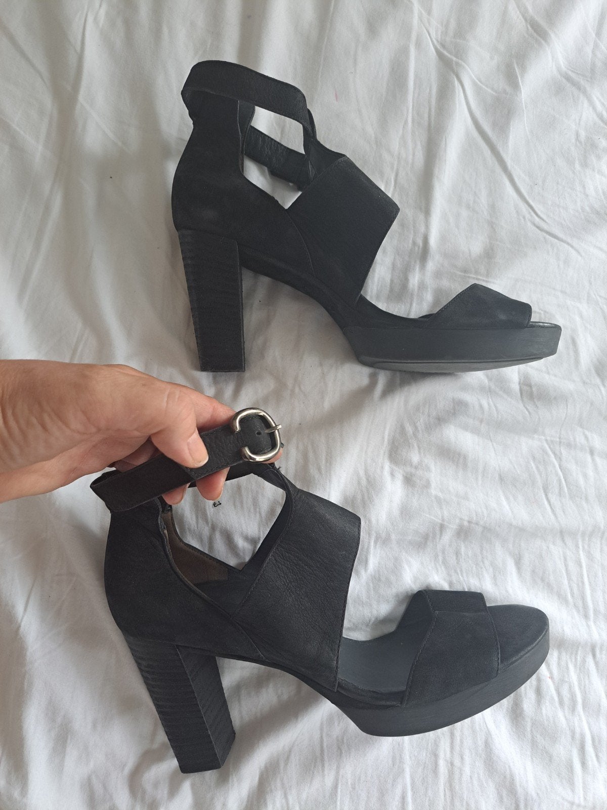 Zwarte sandalen met hak - maat 41, Kleding | Dames, Ophalen of Verzenden, Gedragen, Zwart, Sandalen of Muiltjes