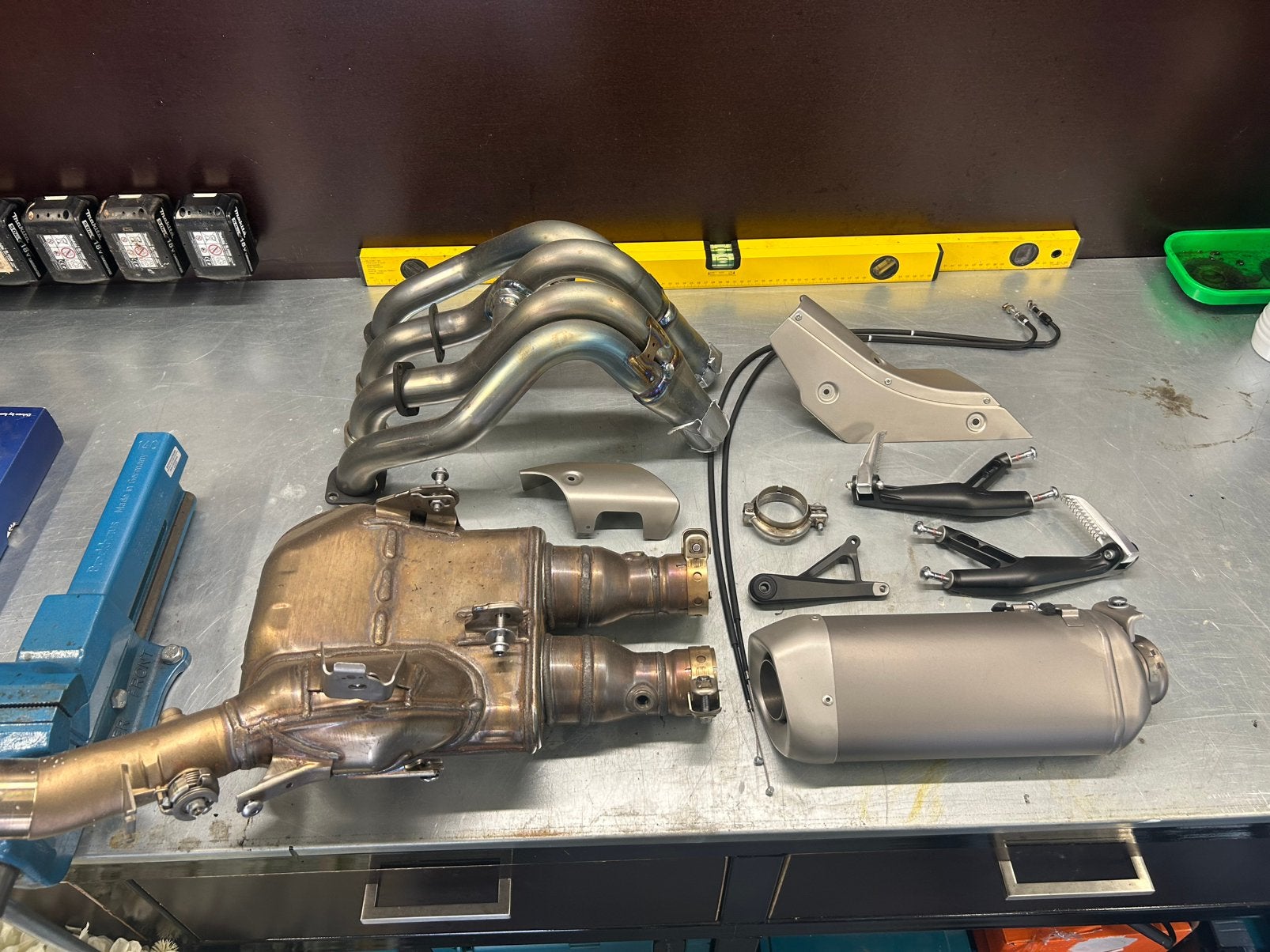 Uitlaatsysteem compleet, 900 km oud Yamaha R1 RN65 (2023), Ophalen of Verzenden, Gebruikt
