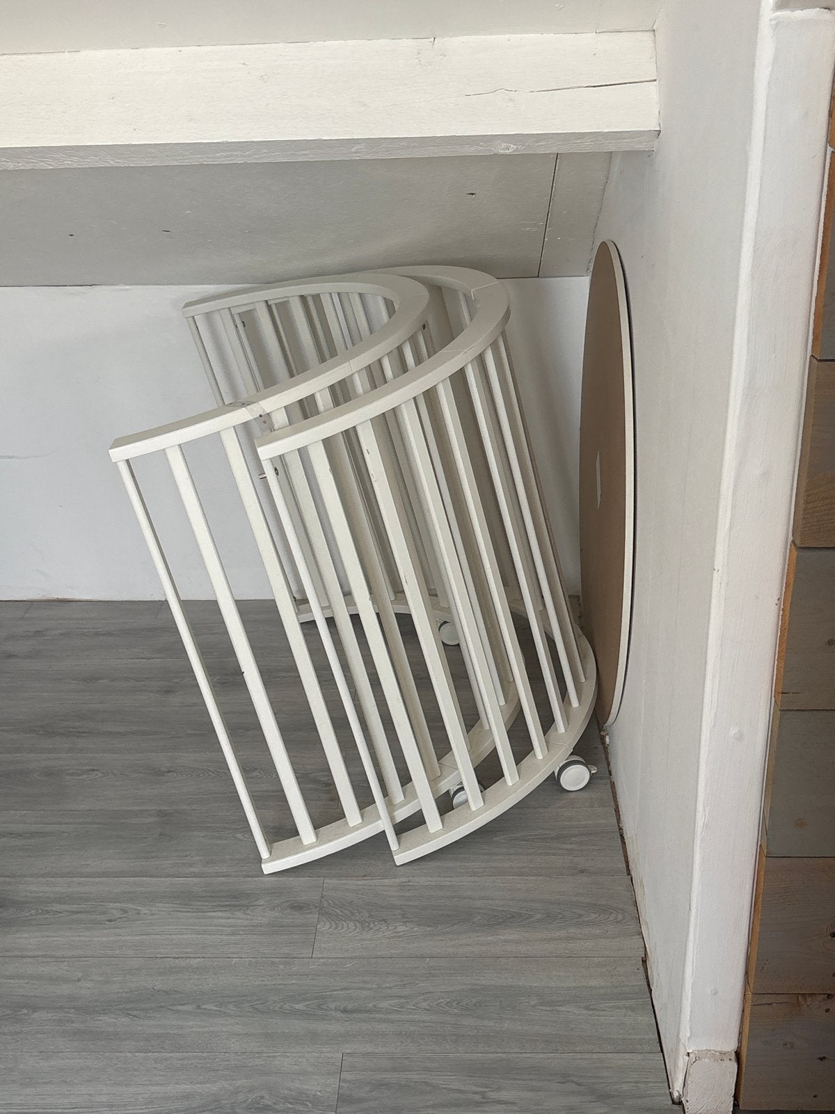 Witte ronde box met wieltjes, Ophalen, Gebruikt, Rond, Wieltjes