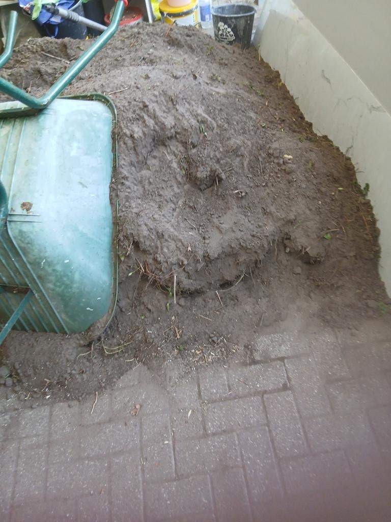 Gratis een berg donkerzand, Ophalen