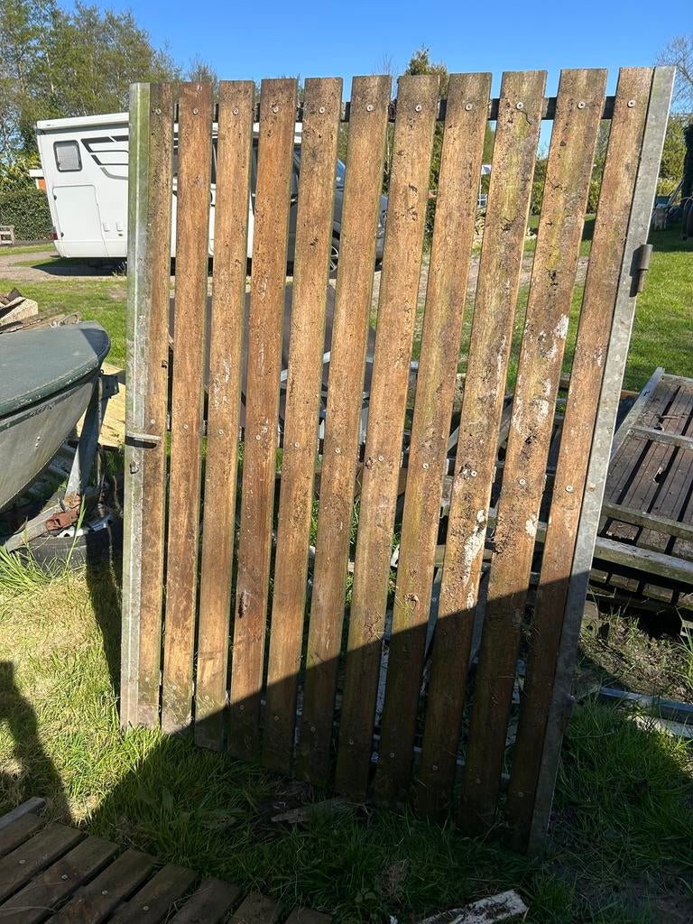 Div. hardhoutendeuren in gegalvaniseerde frame’s. Restanten., Tuin en Terras, Schuttingen, Ophalen, Minder dan 3 meter, IJzer