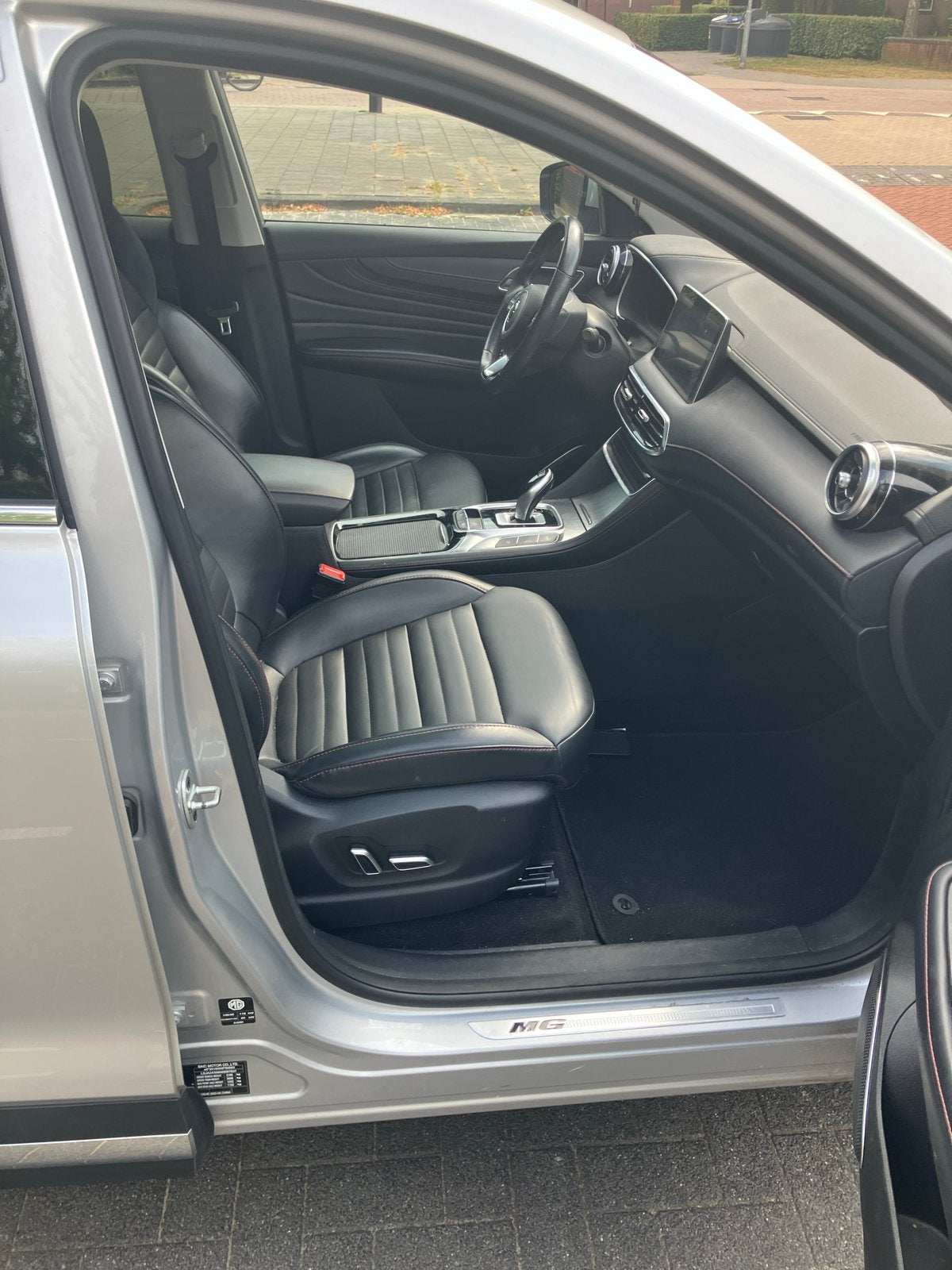 MG EHS 1.5 GDI  Aut 2022 Grijs trekhaak, Zwart, 4 cilinders, 162 pk, SUV of Terreinwagen