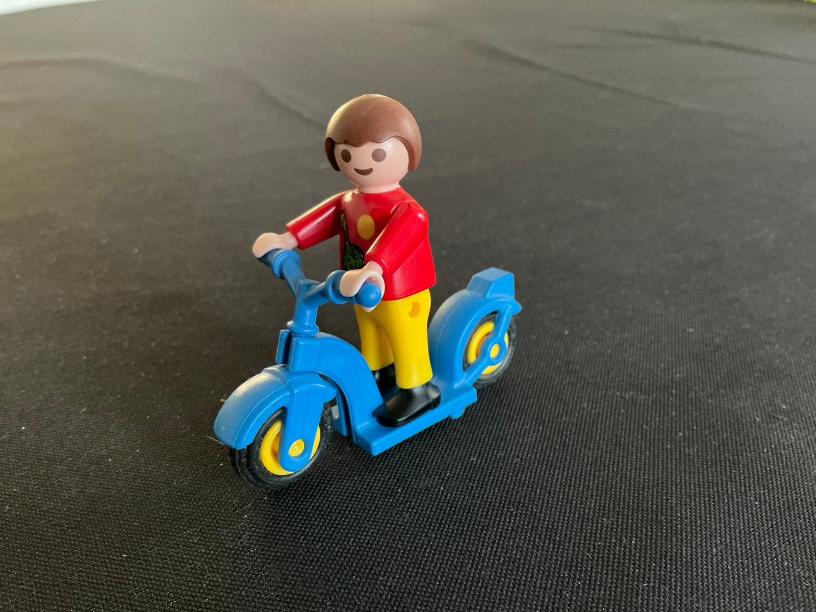 Playmobil jongen op step., Kinderen en Baby's, Speelgoed | Playmobil, Ophalen of Verzenden, Zo goed als nieuw