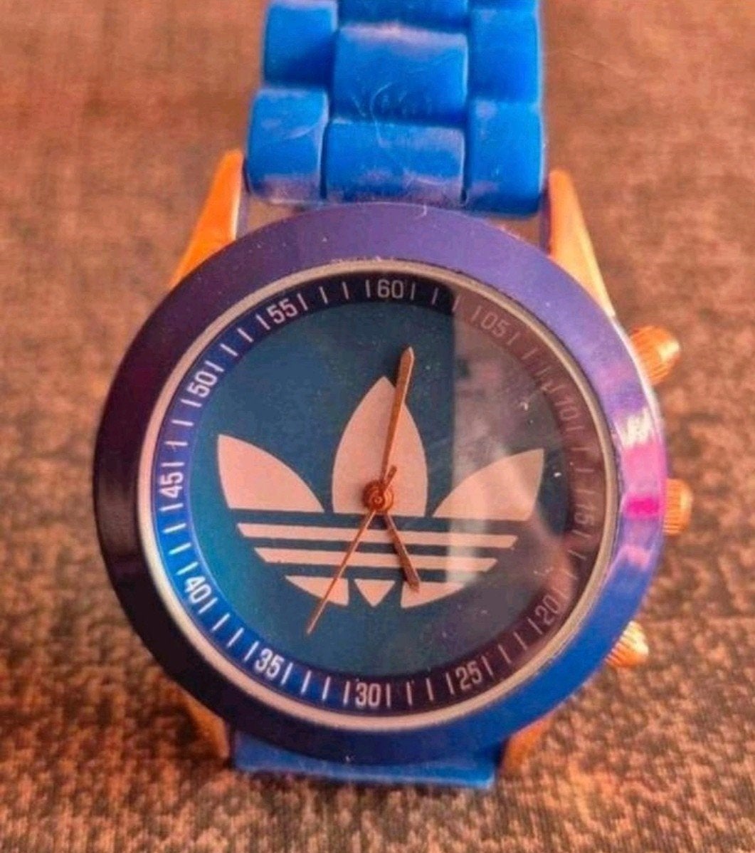 Leuk Adidas kinderhorloge in blauw., Ophalen of Verzenden, Zo goed als nieuw, Blauw, Jongen