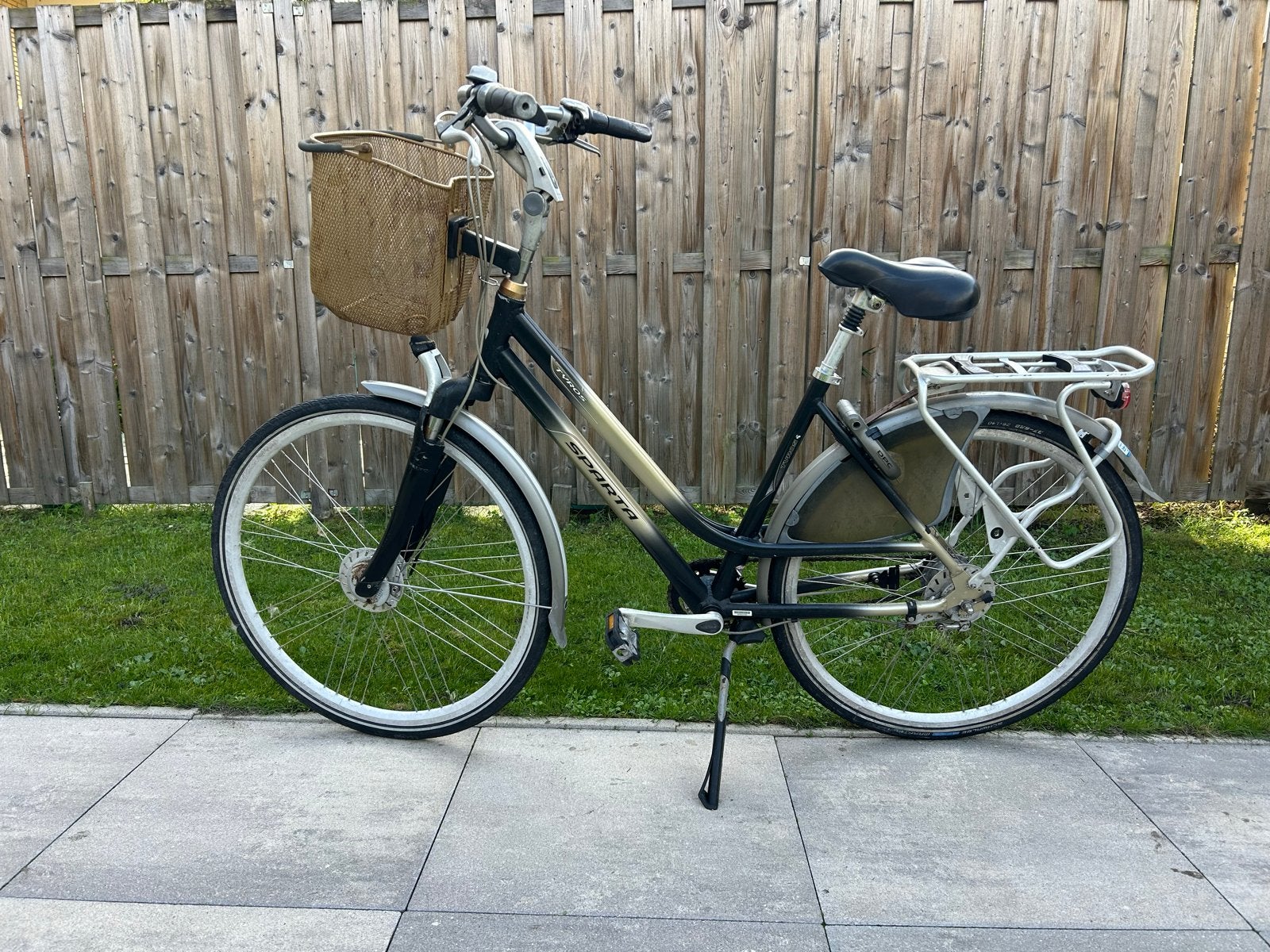 Sparta damesfiets met mand en bagagedrager, Fietsen en Brommers, Ophalen, Sparta, Velgrem, Versnellingen