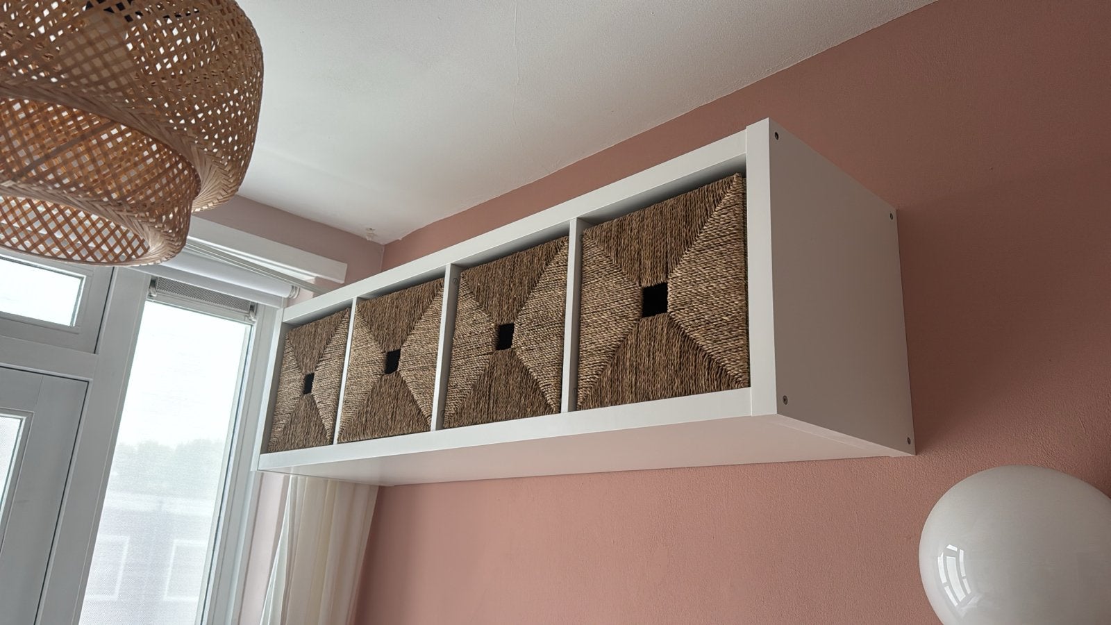 2x IKEA Kallax kast wit met 4 vakken + 8 rieten mandjes, Ophalen, 100 tot 150 cm, Zo goed als nieuw, Minder dan 100 cm