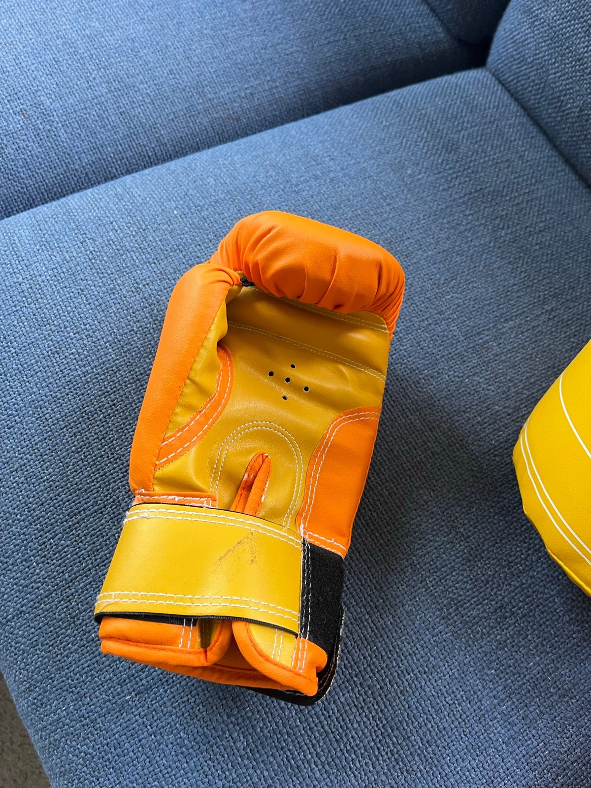 Boksbal en bokshandschoenen set voor kinderen, Sport en Fitness, Boksen, Ophalen, Gebruikt, Boksbal