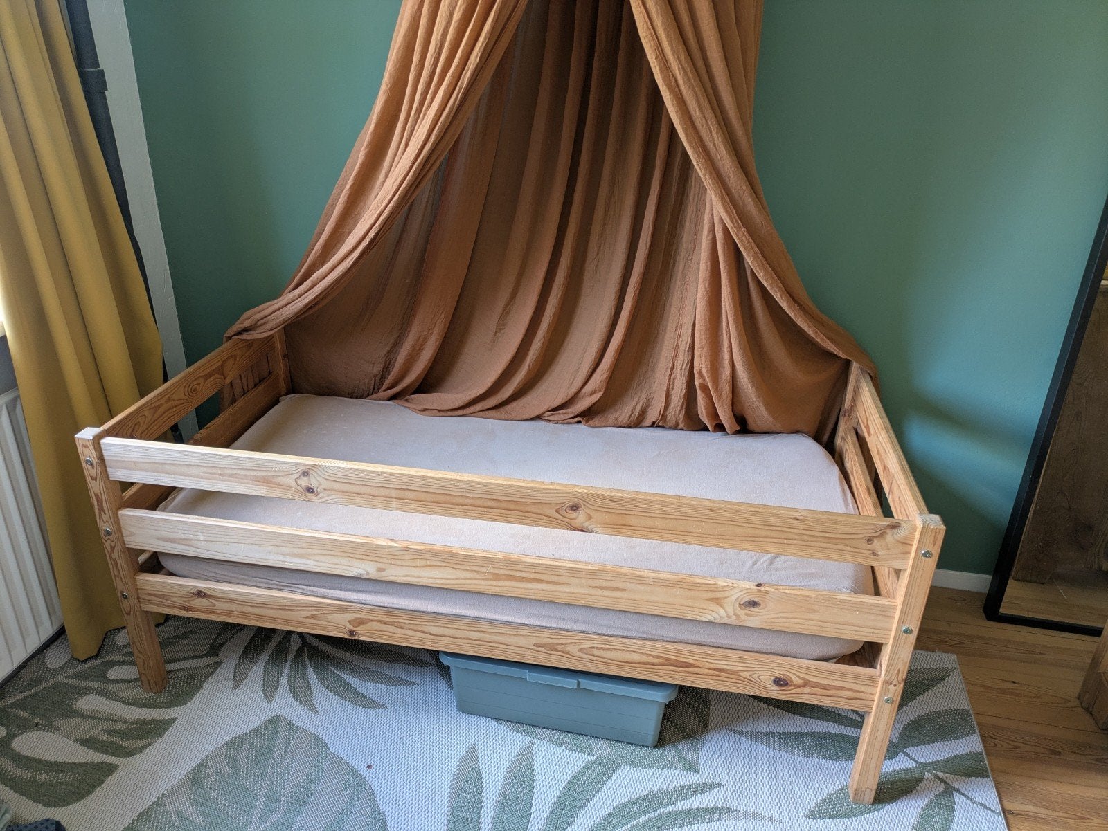Peuterbed hout 150x70cm met matras en textiel - kinderbed, Kinderen en Baby's, Kinderkamer | Bedden, Ophalen, Gebruikt, 70 tot 85 cm