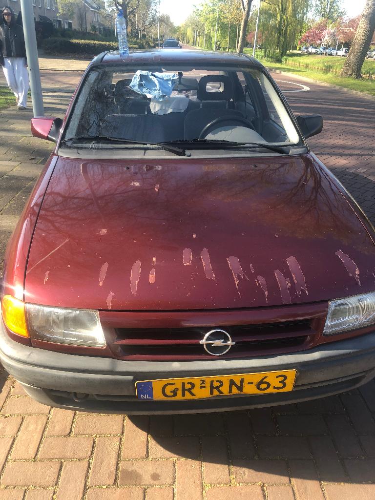 vanaf 18 juli: Opel Astra 1.8 I SDN AUT E2 1993 Rood apk 2jr, Auto's, Automaat, 4 cilinders, 49 €/maand, Origineel Nederlands