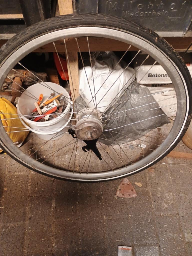 Voorwiel met ingebouwde dynamo 28 inch, Fietsen en Brommers, Fietsonderdelen, Ophalen
