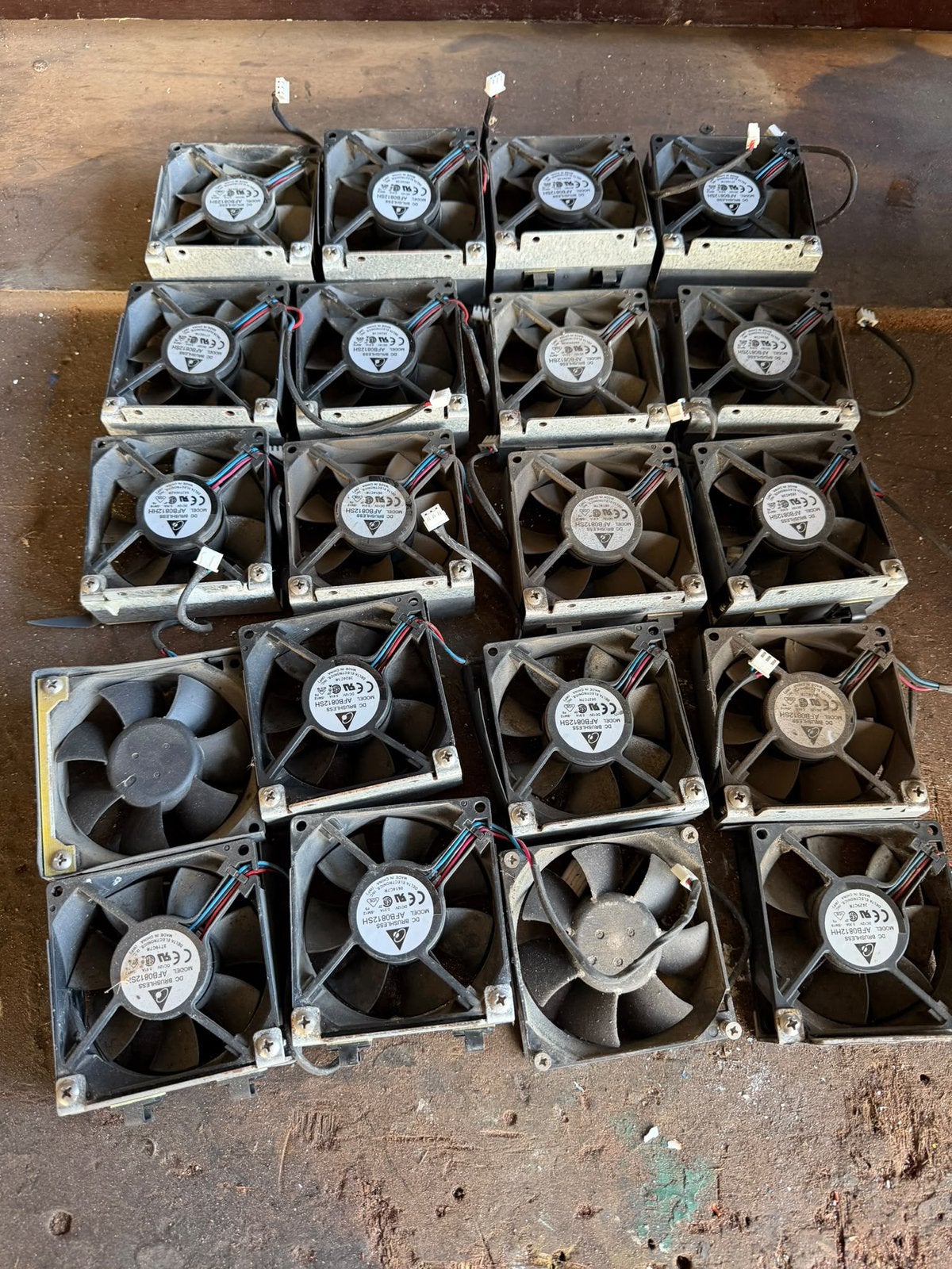 20x ventilator / computerkoeler / koelventilator / AFB0812SH, Computers en Software, Ophalen, Gebruikt, Luchtkoeling