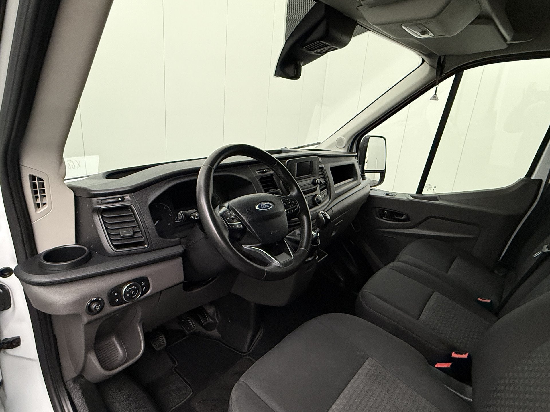 Ford Transit 2.0TDCi 130PK L3H2 | Euro 6 | Airco | Cruise |, Auto's, Bestelauto's, Voorwielaandrijving, Dealer onderhouden, Gebruikt