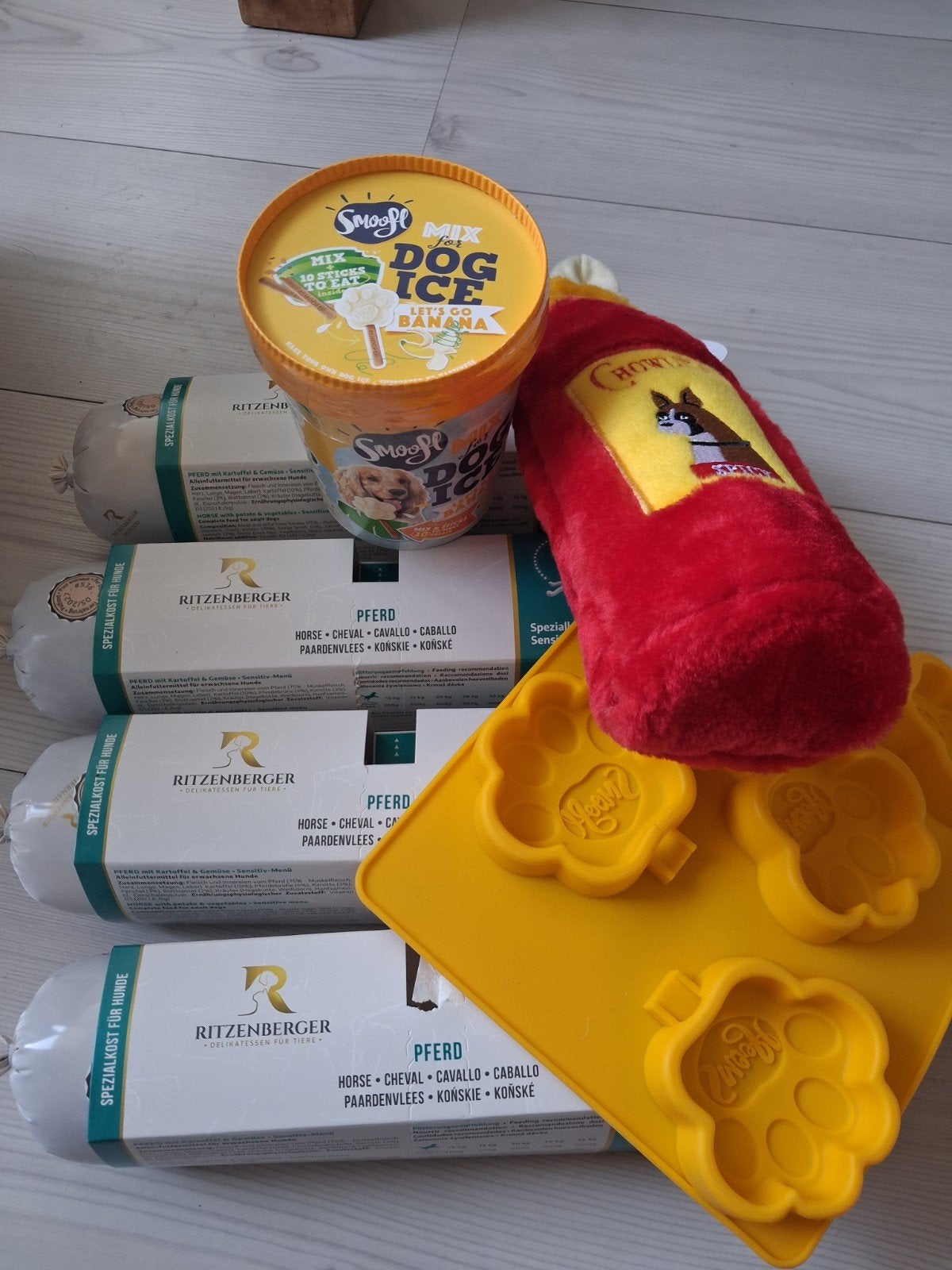 3 1/2 honden worst, mix v ijsjes plus vorm en piepspeeltje, Dieren en Toebehoren, Ophalen, Hond