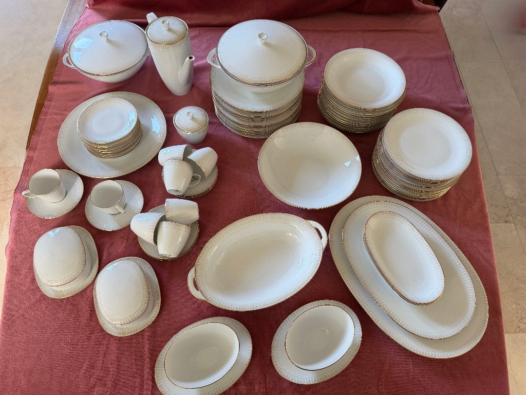 Uitgebreid servies Bavaria Tirschenreuth met goudrandje, Ophalen