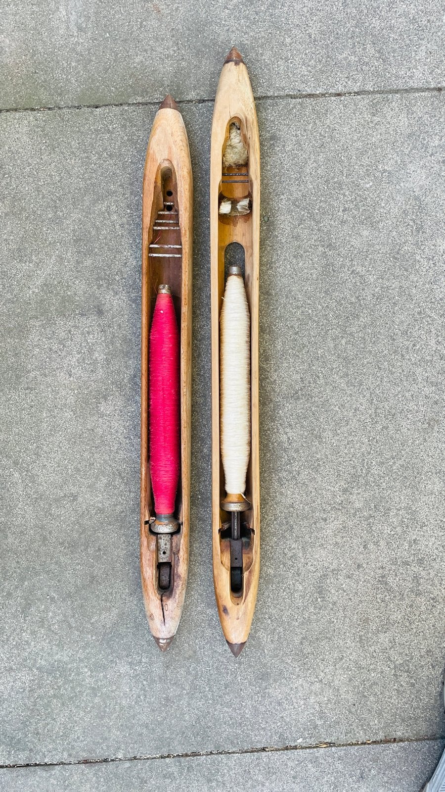 Antieke houten weefspoelen met garen - Set van 2, Ophalen, Gebruikt