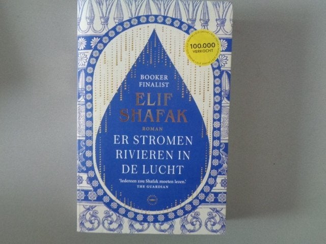 Elif Shafak - Er stromen rivieren in de lucht, Europa overig, Ophalen of Verzenden, Zo goed als nieuw, Elif Shafak
