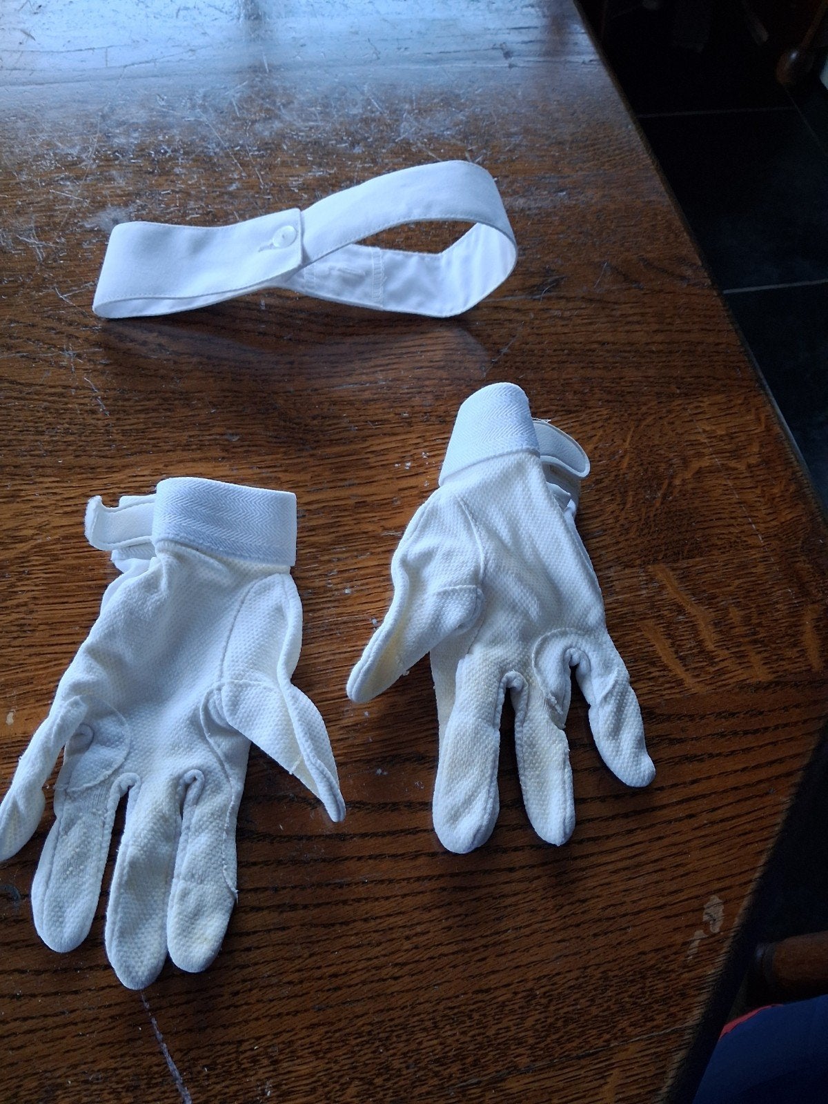 Witte rijhandschoenen en boordje, Ophalen of Verzenden, Gedragen