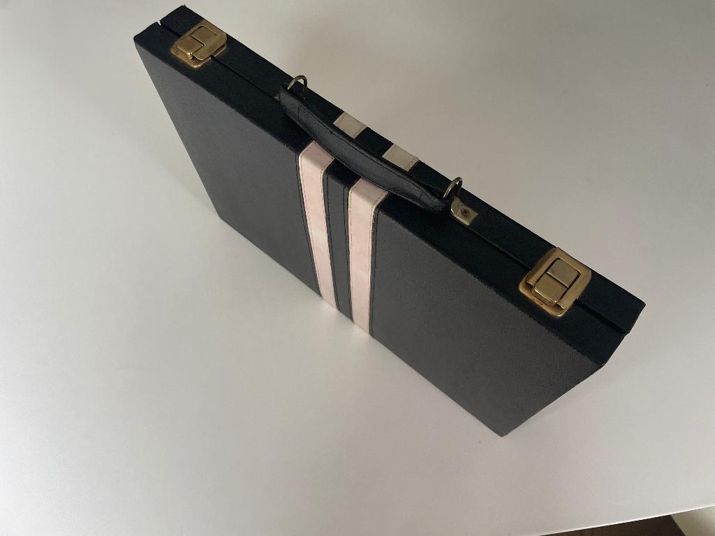 Prachtig backgammon spel in een luxe zwarte koffer., Een of twee spelers, Ophalen, Gebruikt, Reisspel