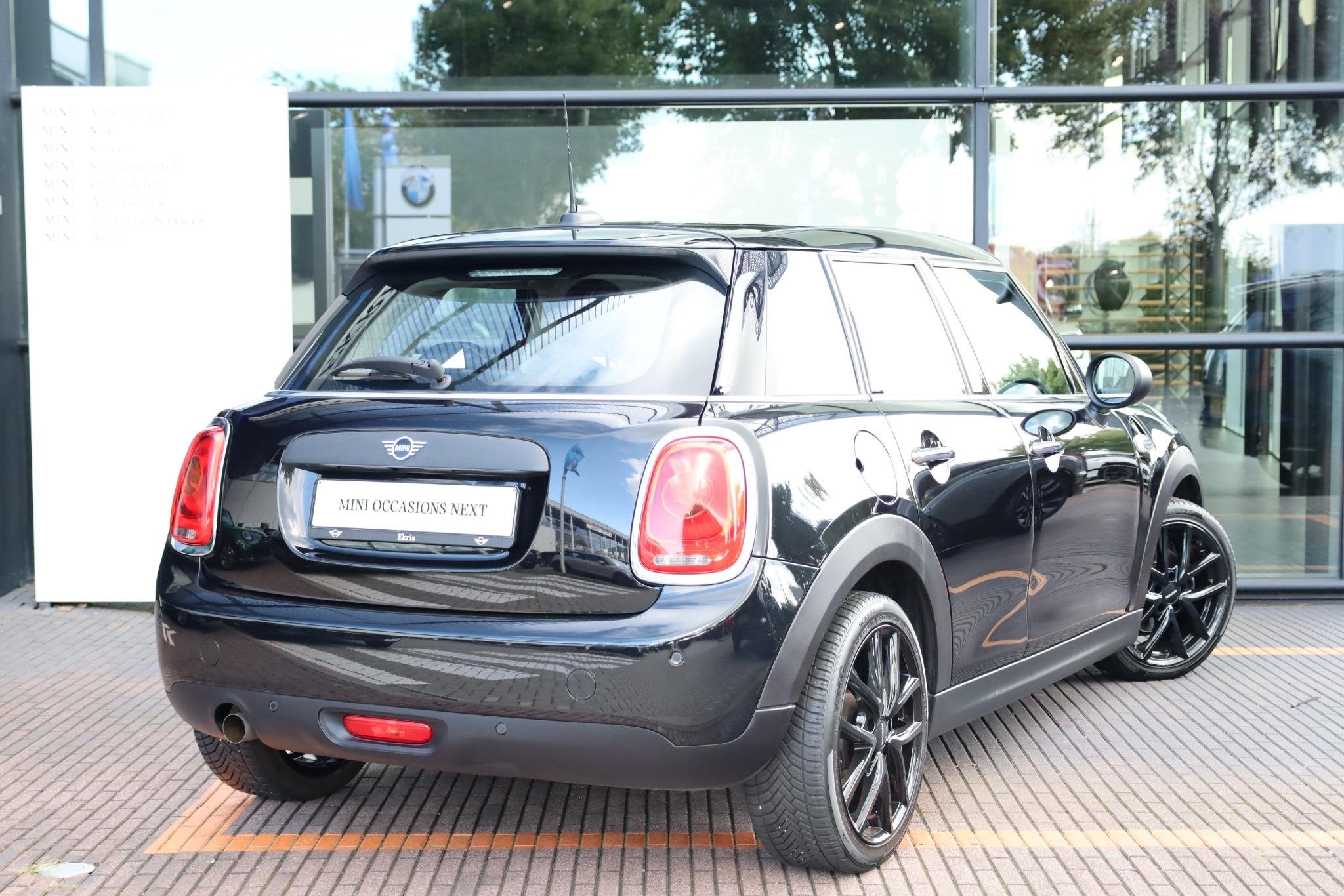 MINI 5-Deurs One | Parkeersensoren achter | Apple Carplay |, 12 maanden, Stof, Gebruikt, 1200 kg