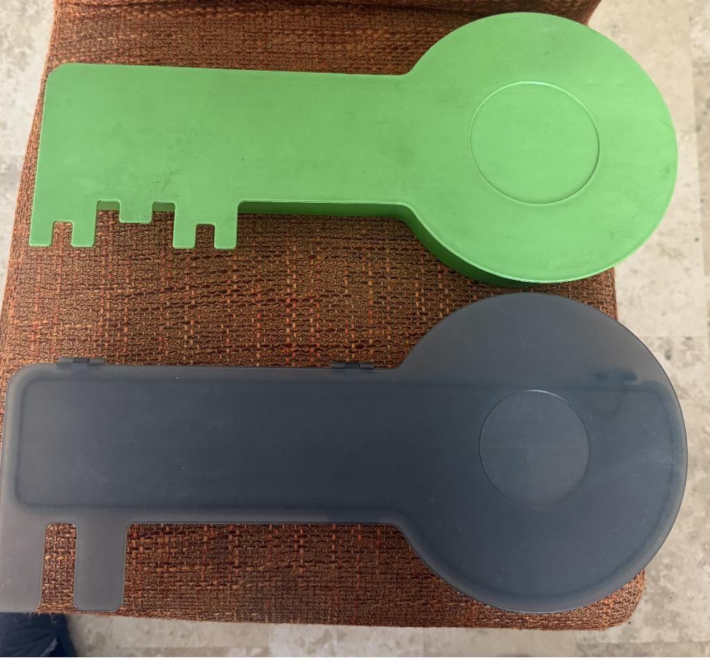 2x IKEA sleutelkastje grijs en groen 40 cm, Ophalen of Verzenden, Gebruikt, Kunststof