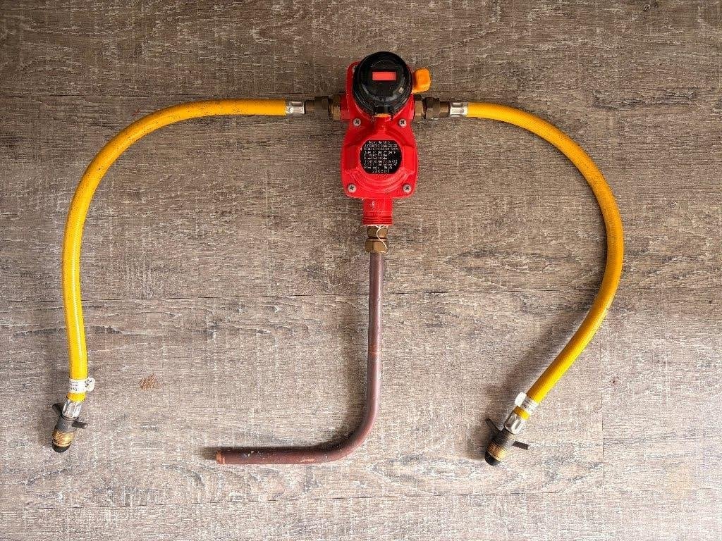 Gasswitch met leidingen, Ophalen, Zo goed als nieuw