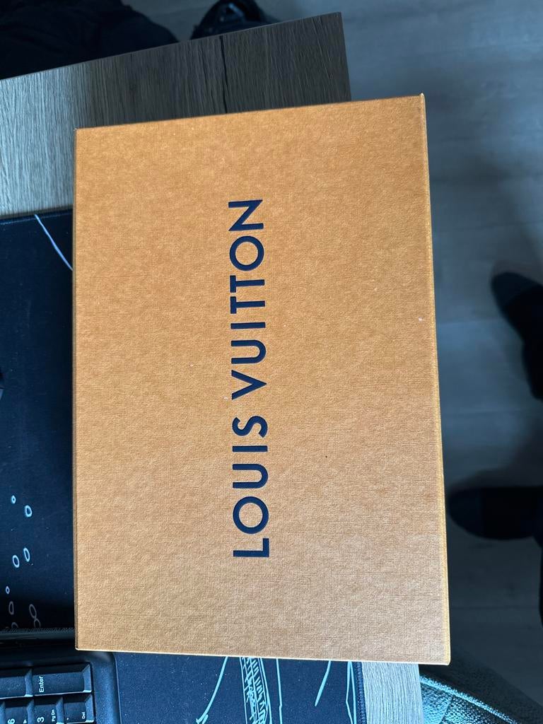 Louis Vuitton boek, Ophalen, Zo goed als nieuw